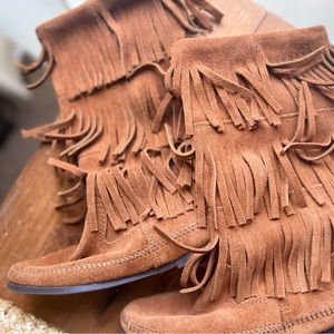 Minnetonka 3-Layer Fringe Boot